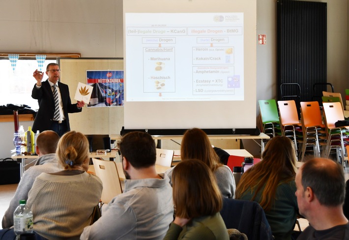 Drogenprävention in Paderborn: Lehrer schulen für sichere Zukunft!