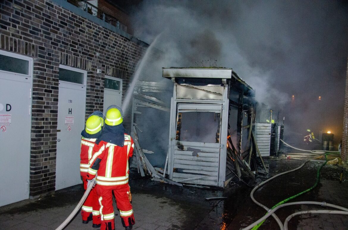 Großeinsatz der Feuerwehr in Nortorf: Brand in Wohn- und Geschäftshaus!