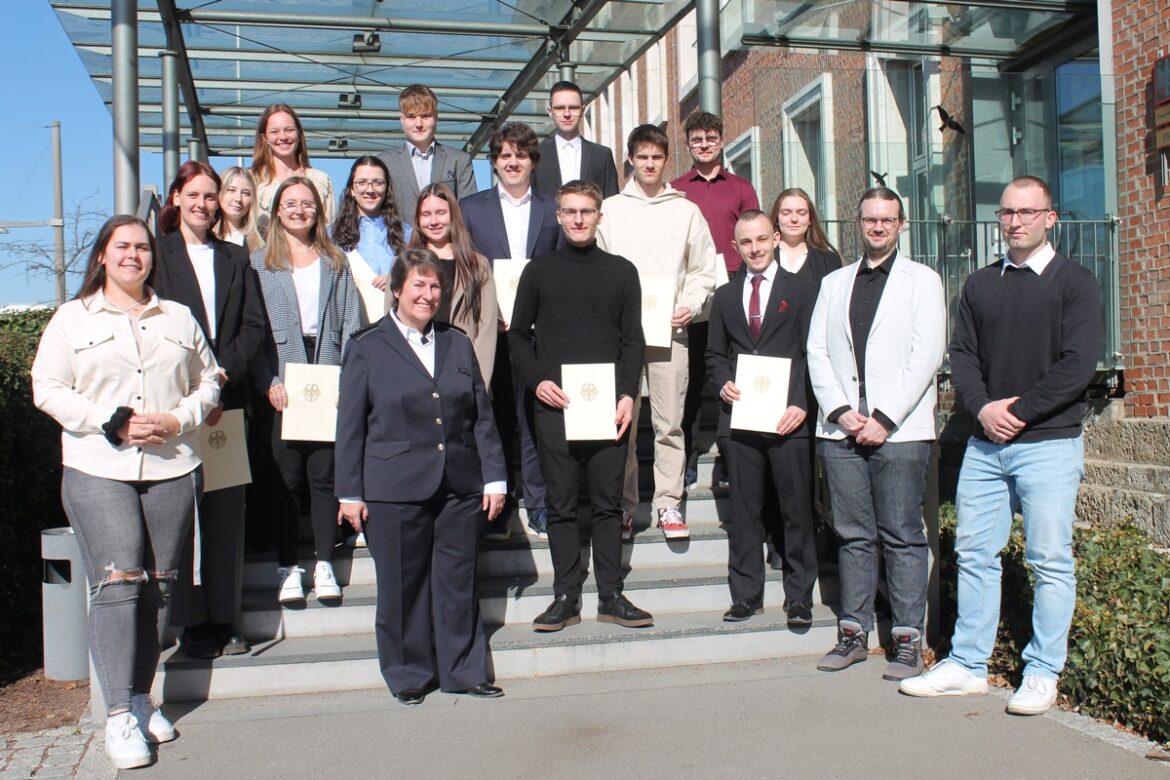 Über 400 neue Zöllner starten Studium – 14 am Hauptzollamt Nürnberg!